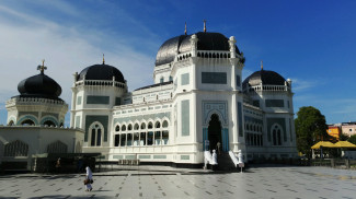 10 Masjid Ini Jadi Ikonik Baru di Sumatera, No 6 Tundukkan Gelombang Tsunami