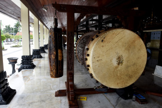 Sejarah Asal Mula Bedug dan Hubungan Eratnya dengan Masjid