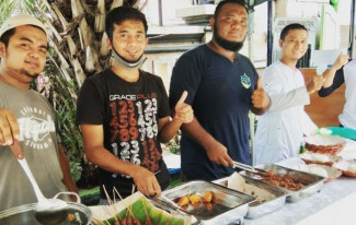 Warung Makan MJ di Buleleng Sediakan Makan Siang Gratis untuk Jemaah Masjid