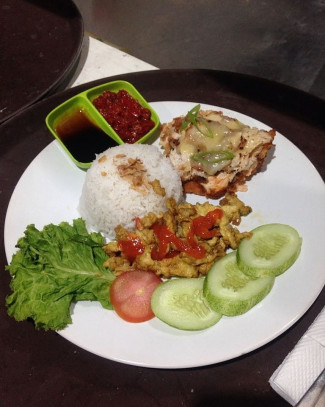 Kiat Ayam Geprek Padang Bertahan Saat Pandemi