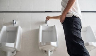 Jangan Anggap Sepele, Kencing Berdiri Bisa Timbulkan Banyak Masalah