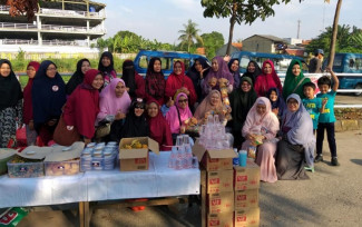 Komunitas Sedekah Depok, Kumpulan Emak-Emak yang Hobi Bagikan Nasi Bungkus