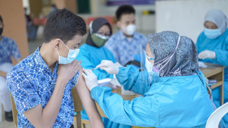 Terima 141 Juta Dosis, Indonesia Kejar 2 Juta Vaksinasi per Hari