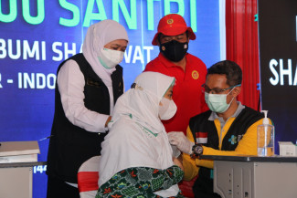 Pemprov Jatim Gelar Vaksinasi Massal Untuk 2 Ribu Santri di Sidoarjo