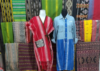 Peduli UMK, PLN Buka Akses Pasar Produk Ensikei Tenun