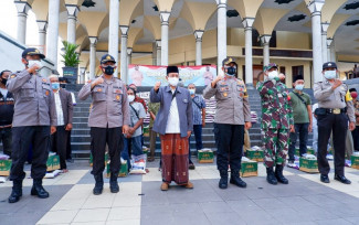 Jaga Kebersihan Masjid, Marbot pun Berjasa Cegah Penularan Covid