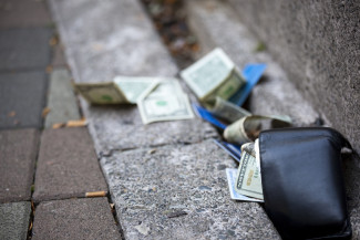 Sesuai Fiqih, Wajib Lakukan Ini Saat Temukan Barang Milik Orang Lain