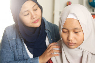 Tips Agar Anak Usia Remaja Nyaman Curhat ke Orang Tua