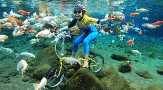Uniknya Snorkeling dan Foto Bawah Air di Umbul Ponggok Klaten