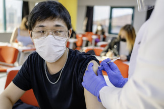 Masuk Kampus hingga Urus Wisuda pun Wajib Vaksin