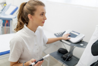 Aman Menghilangkan Tato Pakai Laser