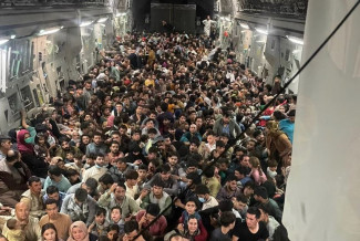 Tragis dan Memilukan, Begini Usaha Warga Afghanistan Keluar dari Tanah Kelahirannya