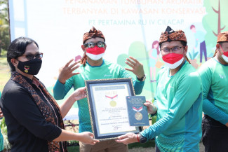 Pertamina Cilacap Cetak Rekor MURI Penanaman Aromatik Terbanyak