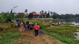 Warga Bersihkan Gulma Situ Tujuh Muara agar Tetap Indah