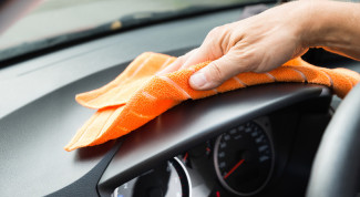 Kiat Praktis Poles Dashboard Mobil agar Tampak Baru Lagi