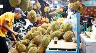 Pasar Kuto, Tempat Favorit Makan Durian Enak di Palembang
