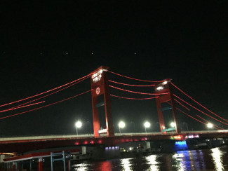 Cantiknya Jembatan Ampera saat Malam Hari, Dulunya Bernama Jembatan Bung Karno