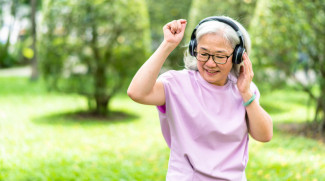 Lansia Makin Sehat Jika Suka Memberi dan Berkarya