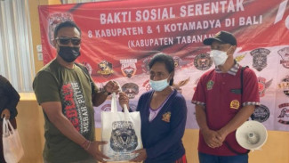 Komunitas Motor Bagikan 1.000 Paket Sembako untuk Warga Bali
