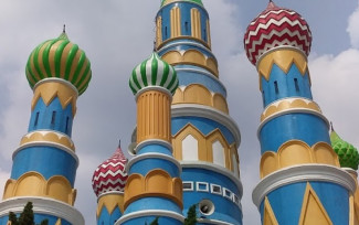 Masjid An Nurumi, Masjid dengan Menara Unik Seperti Permen