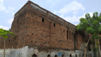Wisata Masjid Pintu Seribu Tangerang, seperti Bangunan Mangkrak