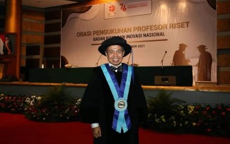 Mantan Walikota Depok Nur Mahmudi Ismail Dikukuhkan Jadi Profesor