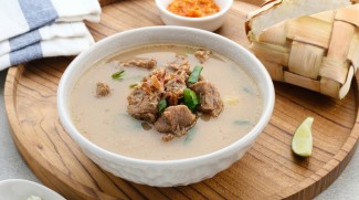 Menyantap Coto Makassar, Kuah Gurih yang Bikin Nagih