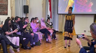 7 Desainer Indonesia Tampil di Fashion Show KJRI New York