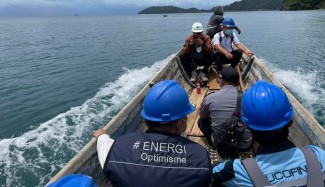 Menerjang Ombak Demi Melistriki Kepulauan Masaloka Raya