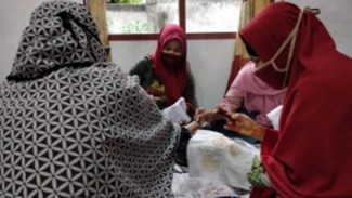 Muslimah Disabilitas Mulai Mandiri Berkat Pelatihan Membatik