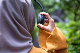 Riset Buktikan Murottal Al-Qur’an Miliki Tingkat Relaksasi Terbaik untuk Otak