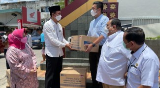 Astra Bagi 1.000 Paket Sembako Peduli Sesama untuk Warga Palembang