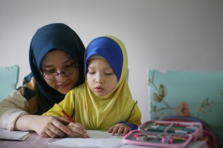 Tips Mengurangi Distraksi Gadget agar Anak Bisa Konsentrasi Belajar