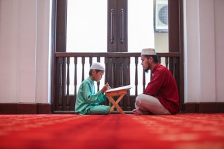 Agar Anak Jadi Hafidz, Akrabkan Ia dengan Al-Quran Sejak Dini