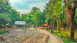 Pesantren Ini Ada di Tengah Hutan, Santri Menyatu dengan Alam