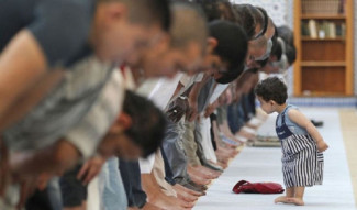 Hukum Anak-Anak Bermain di Masjid, Begini Sikap Dicontohkan Rasul