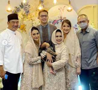 Hetty Koes Endang Menggelar Acara Aqiqah Cucu Pertama