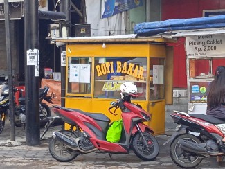 Jatuh Bangun Rintis Usaha Roti Bakar, Kini Miliki 11 Karyawan