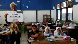 Sholihin, 30 Tahun Mengabdi Jadi Guru meski Digaji Rp500.000