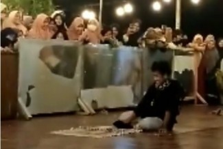 Santri Ketiduran Usai Shalat, Saat Bangun Salting Dilihat Puluhan Santriwati