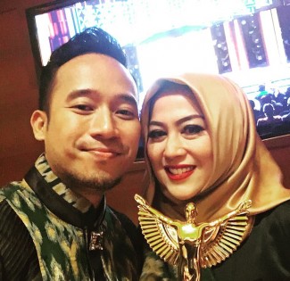 Denny Cagur Hadirkan Keceriaan dan Warna dalam Keseharian