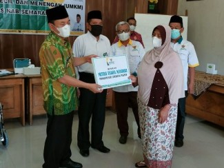 Baznas Kabupaten Semarang Beri Bantuan UMKM Nyaris Bangkrut