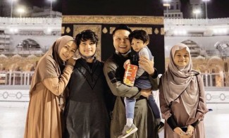 Perasaan Campur Aduk Arie Untung Lepas Anak Belajar ke Sekolah Islam Berasrama