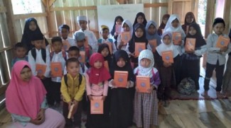 Lazismu Salurkan 2.000 Mushaf ke Warga di Garut Selama 2021