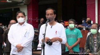 Jokowi Luncurkan Program Bantuan Tunai untuk PKL dan Warung