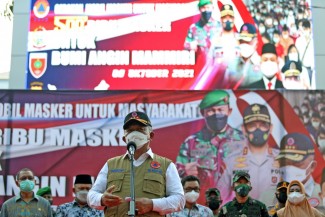 BNPB Lepas Gerakan 500.000 Masker di Makassar