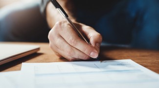 Dalam Keadaan Sakit atau Sehat, Setiap Muslim Dianjurkan Menulis Wasiat