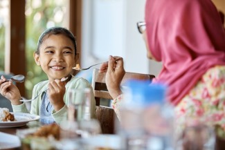 Makan Tak Terlalu Kenyang, Ciri Zuhud dan Tidak Serakah