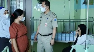 Besuk Lima Orang Korban Keracunan Nasi Kotak PSI, Ini Kata Wali Kota Jakut