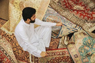 Sultan Karpet Atta Ul Karim Bagi Tips Rawat Permadani Agar Awet